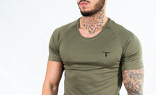 Charger l'image dans la galerie, T-Shirt TchimoTeam Graphic Urban Khaki Sport - Hommes