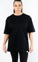Charger l'image dans la galerie, Tee-Shirt Oversize TchimoTeam Blackout Compress Logo - Femmes