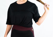 Charger l'image dans la galerie, Tee-Shirt Oversize TchimoTeam Blackout Compress Logo - Femmes