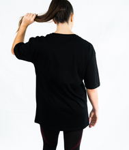 Charger l'image dans la galerie, Tee-Shirt Oversize TchimoTeam Blackout Compress Logo - Femmes